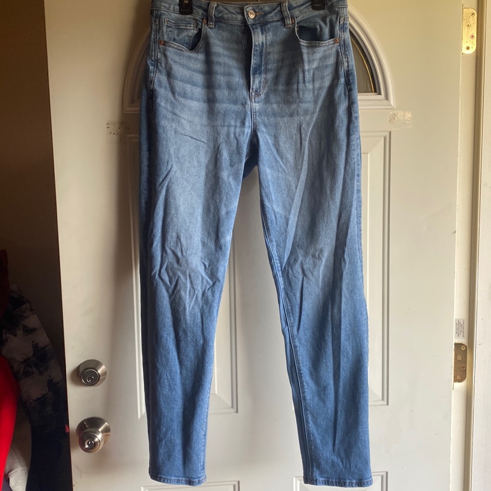 EUC AE Mom Jean size 10 long
